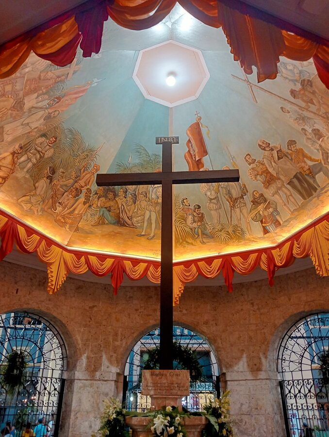 Magellan's Cross under the dome in Cebu City