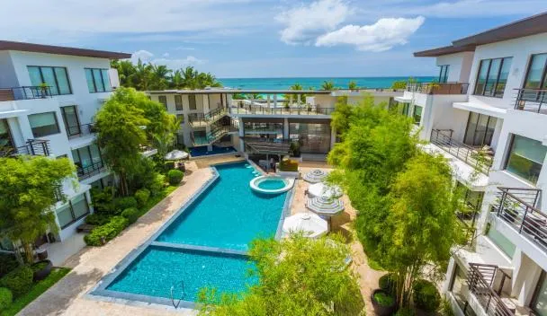 Discovery Shores Boracay infinity pool and beachfront