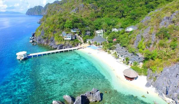 Matinloc Resort beachfront cottages and bay El Nido