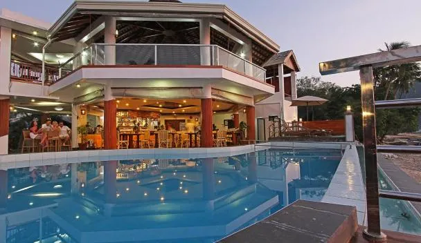 The Nest El Nido beachfront cottages and pool
