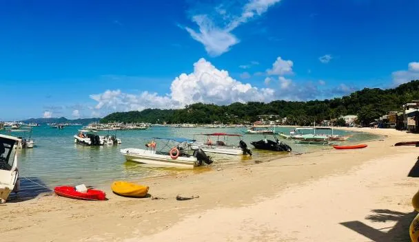 Z Hostel El Nido beachfront with pump boats