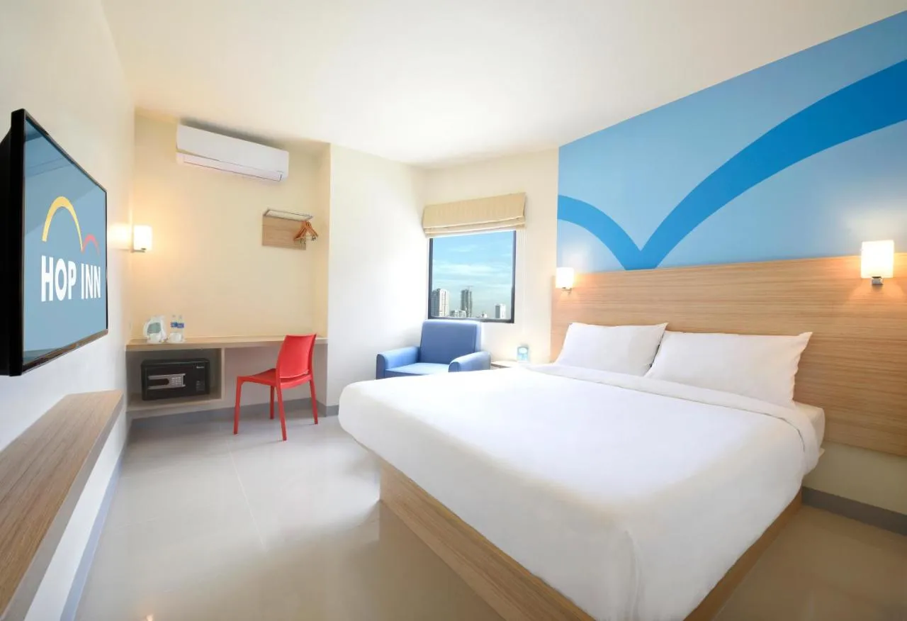 Hop Inn Hotel Aseana City Manila exterior