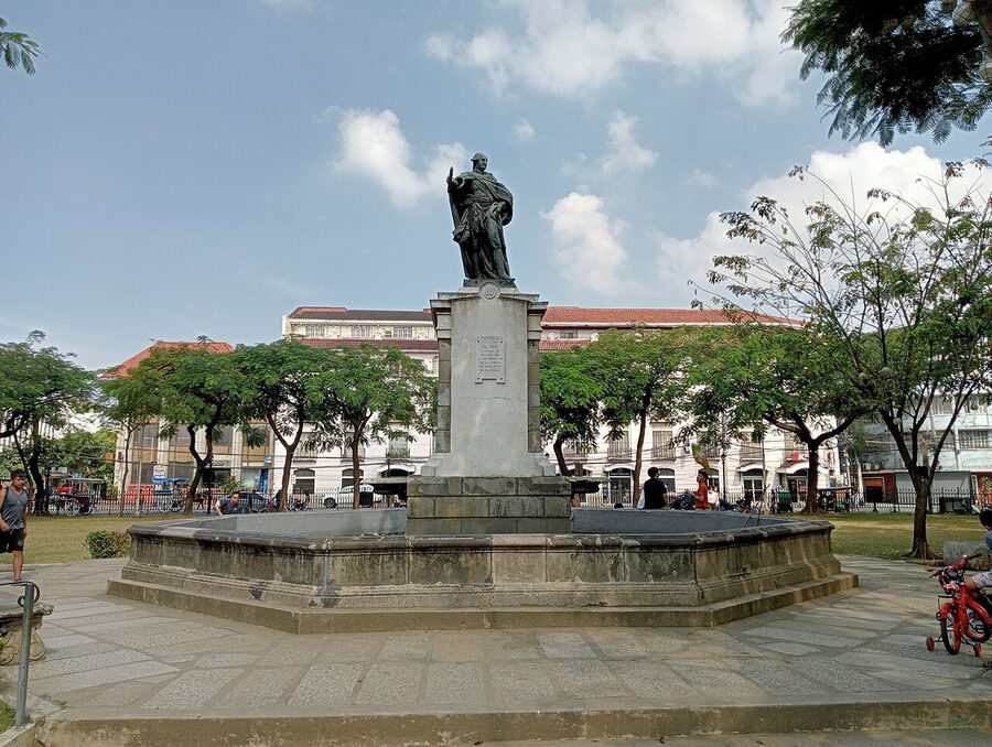 The Carlos IV monument standing in the centre of Plaza Roma, Intramuros, with the old Ayuntamiento building in the background
