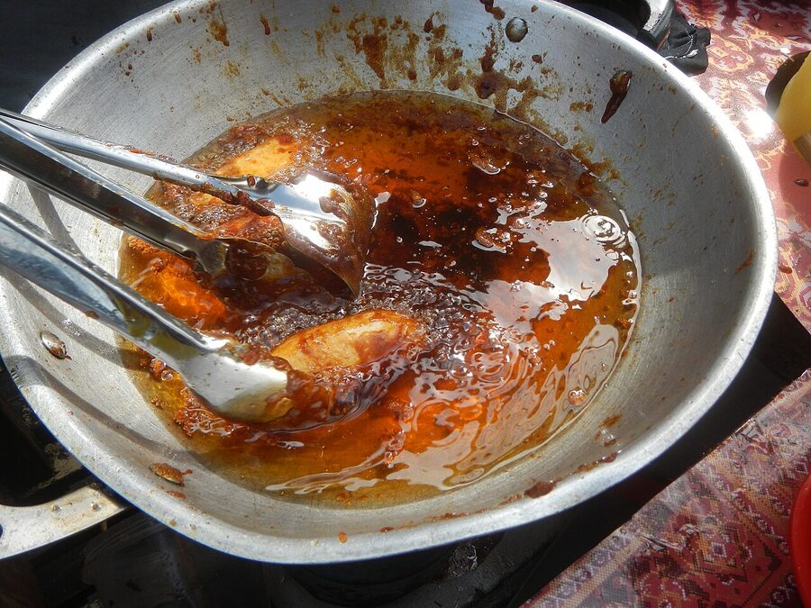 Banana cue Filipino caramelised saba banana on bamboo skewers