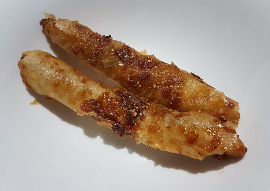 Filipino turon banana lumpia rolls with golden brown caramelised wrappers