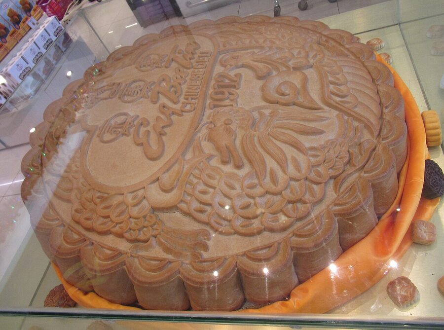 Giant decorative Eng Bee Tin Chinese Deli mooncake on display in the Binondo store