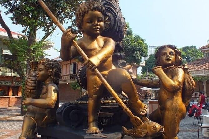 Bataan Tour in Las Casas Filipinas de Acuzar - Walking the Cobblestone Streets