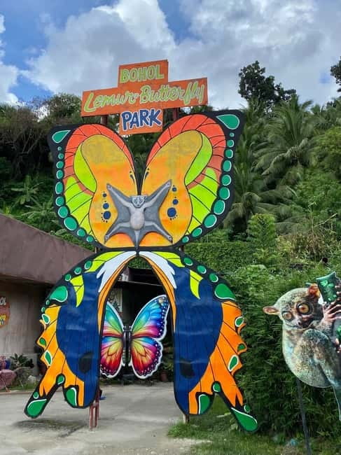 BOHOL: Chocolate Hills, Tarsiers and Loboc River Day Tour - Blood Compact Shrine: a quick history stop