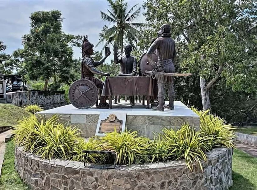 BOHOL: Chocolate Hills, Tarsiers and Loboc River Day Tour - Pickup around Panglao and the ride inland