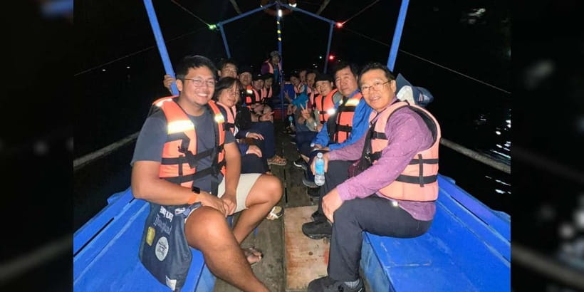 Bohol: Loboc River Firefly Watching Shared Tour - How crowded is the firefly cruise?