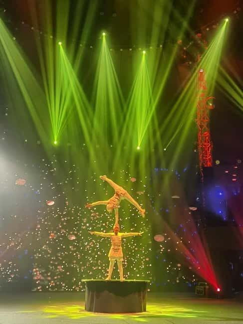 Bohol Show Ocean Fantasy - Carnival Music Brings the Audience Into the Show