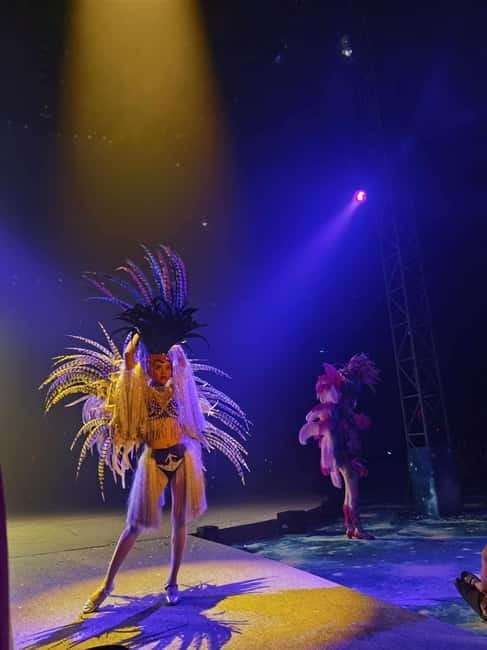 Bohol Show Ocean Fantasy - Acrobats Raise the Physical Stakes