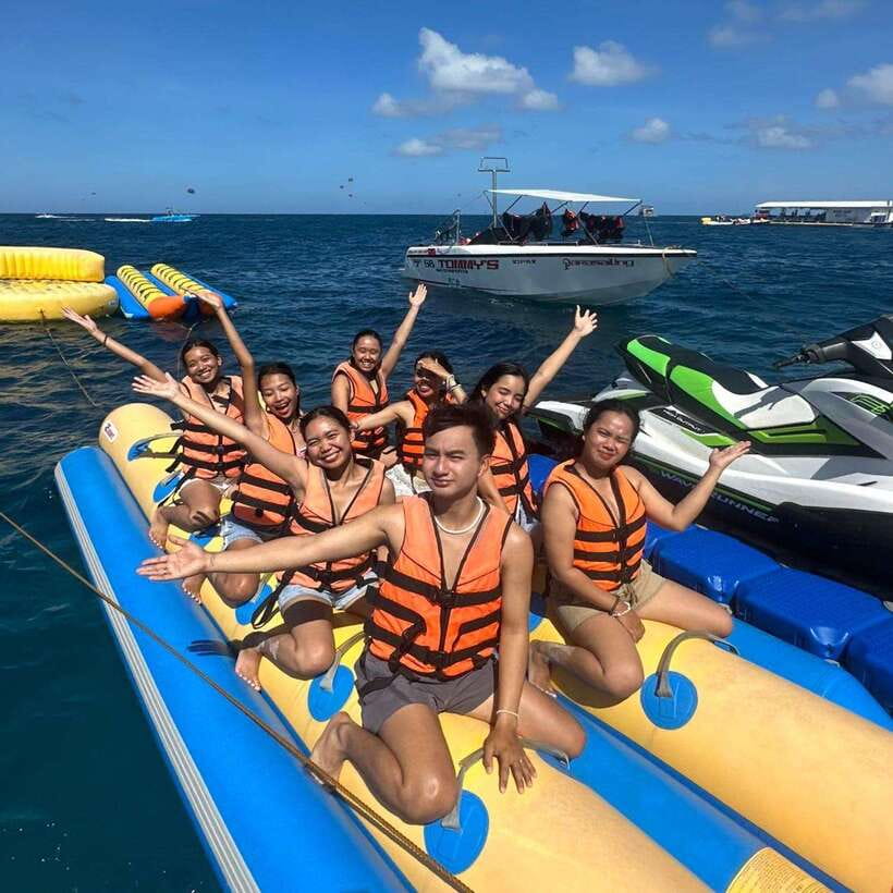 Boracay: Banana Boat Ride - Meeting at White Beach and finding the guide