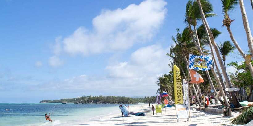 Boracay: Inflatable Banana or Dragon Boat Ride - The floating station and photo time