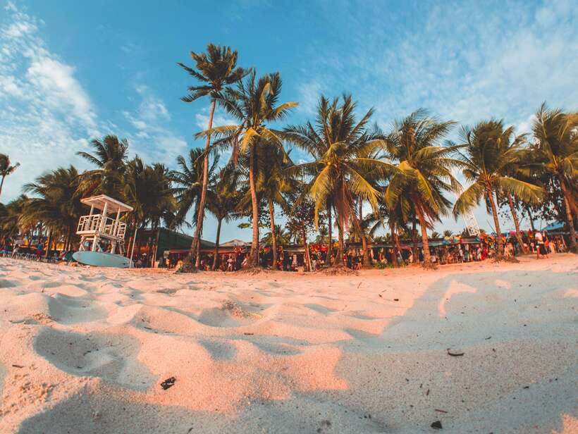 Boracay: Island and Beach-Hopping Boat Tour with Snorkeling - Magic Island: the choice for cliff jumps