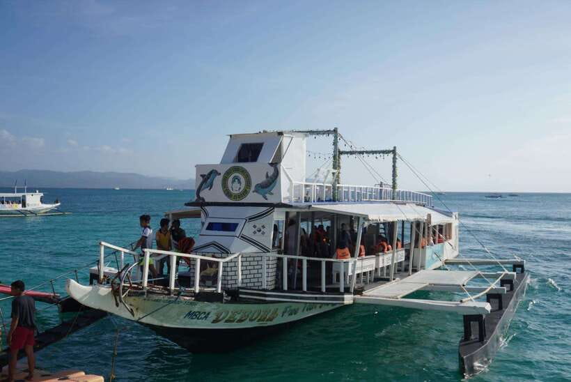 Boracay Island Hopping Experience - Lunch on board and Filipino flavors