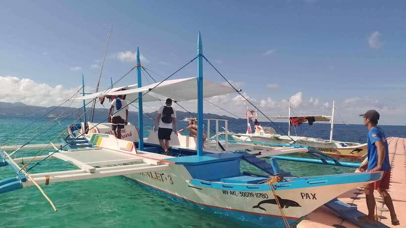 Boracay Island Hopping Experience - Meeting the boat at Astoria Hotel