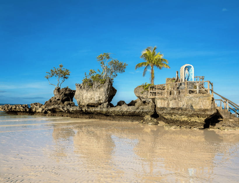 Boracay: Island Hopping with Buffet Lunch & ATV Adventure - Crocodile Island: the clearest snorkeling focus