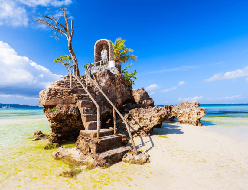 Boracay: Island Hopping with Lunch and Hot Kawa Bath - Group size, timing, and comfort on the water