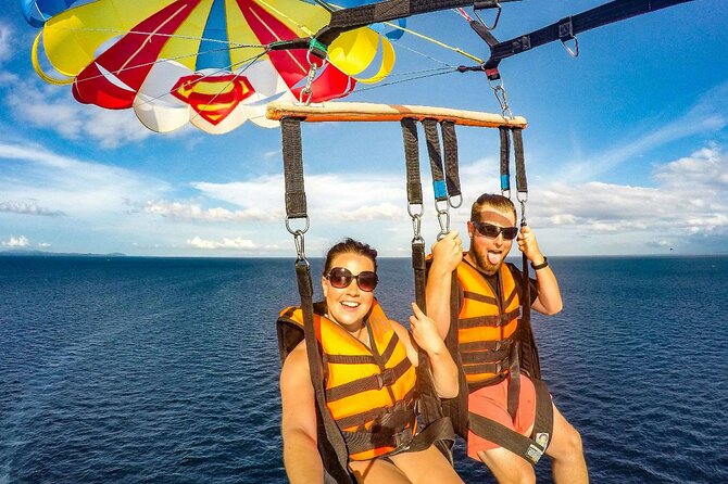 Boracay Parasailing Experience - Crew service and the photo option
