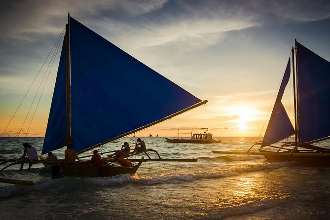 Boracay Paraw Sailing Sunset - Stepping onto a traditional Boracay paraw