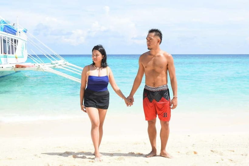 Boracay Private Boat Tour with Local Guide - Sailing toward Boracay’s white sand