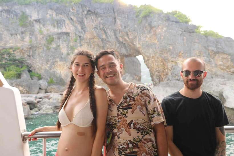 Boracay Private Boat Tour with Local Guide - The guide’s role in making the day work