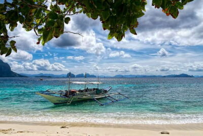 Boracay: Private Island Hopping & Snorkeling Tour - Meeting the boat beside Astoria Boracay
