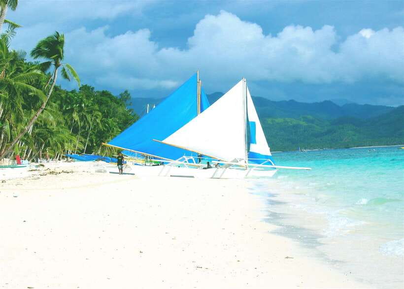 Boracay: Private Traditional Bamboo Boat Sailing Tour - What Makes a Boracay Paraw Ride Special