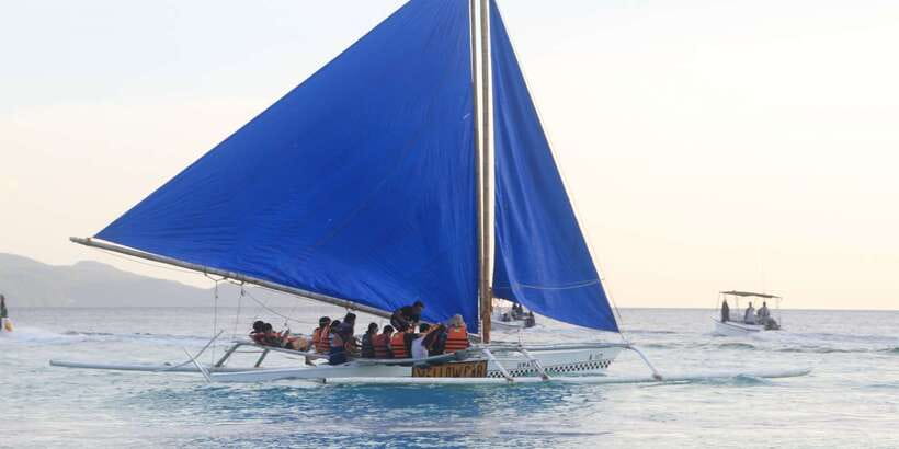 Boracay: Private Traditional Bamboo Boat Sailing Tour - Who Should Book This Paraw Sailing Trip