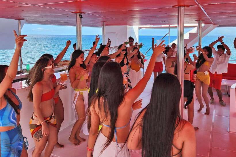 Boracay: Red Whale Party Cruise w/ Snacks & Water Activities - Is $72 a fair price?