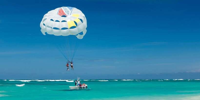 Boracay: Solo or Tandem Parasailing Experience - Landing and returning to White Beach