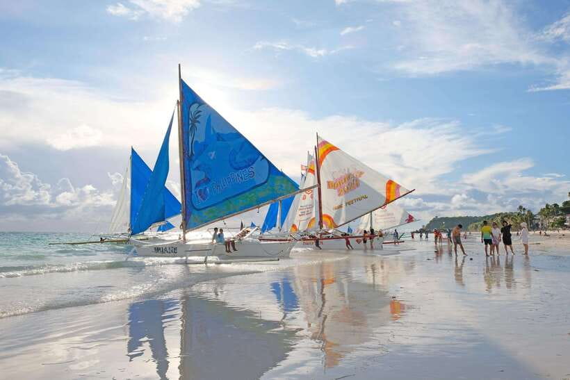 Boracay: Sunset Paraw Sailing Trip - A short sail with a very Boracay feel