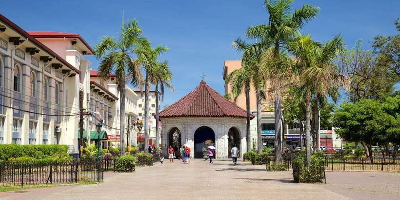 Cebu: Guided Heritage City Tour - Parian Plaza and the old neighborhood around it