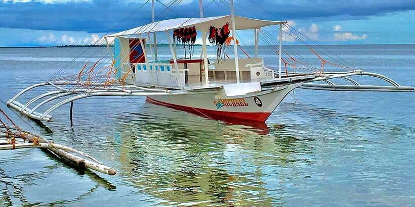 Cebu Island Hopping with Lunch - Guides and crew make the biggest difference