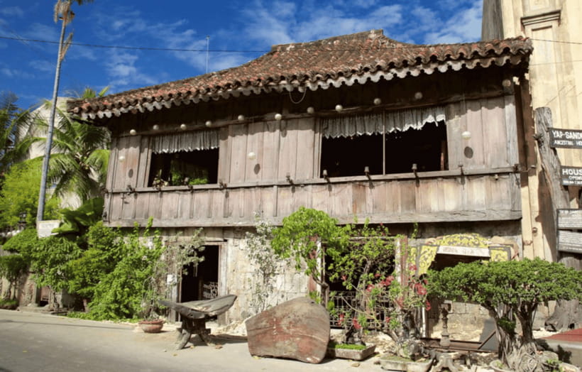 Cebu & Lapu-Lapu City Tour With Lunch at House of Lechon - Lunch at House of Lechon