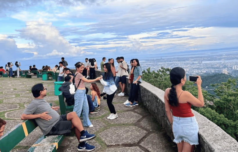 Cebu & Lapu-Lapu City Tour With Lunch at House of Lechon - Temple of Leah: grand architecture and a personal tribute