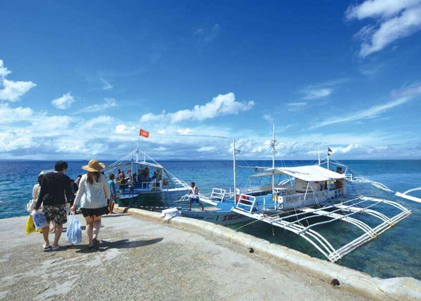 Cebu: Mactan Island Hopping Boat Tour with Lunch - Caohagan Island: beach time before the reefs