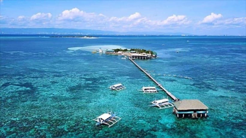 Cebu: Mactan Island Hopping Boat Tour with Lunch - Nalusuan Island: clear water and the main beach break