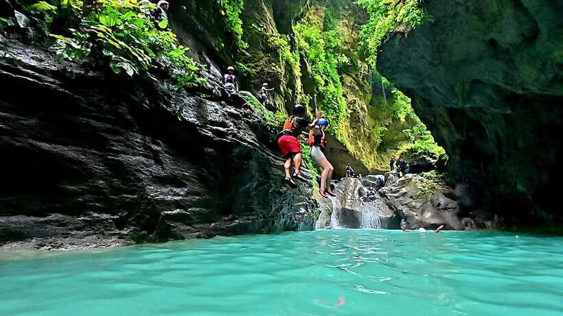 Cebu: Moalboal Sardine Run & Kawasan Falls Canyoneering - Filipino lunch after the water activities