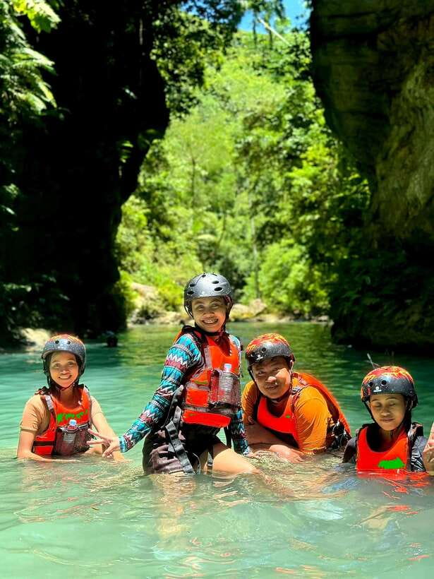 Cebu: Moalboal Sardine Run Snorkeling & Kawasan Canyon Tour - Lunch with a beachfront view in Badian