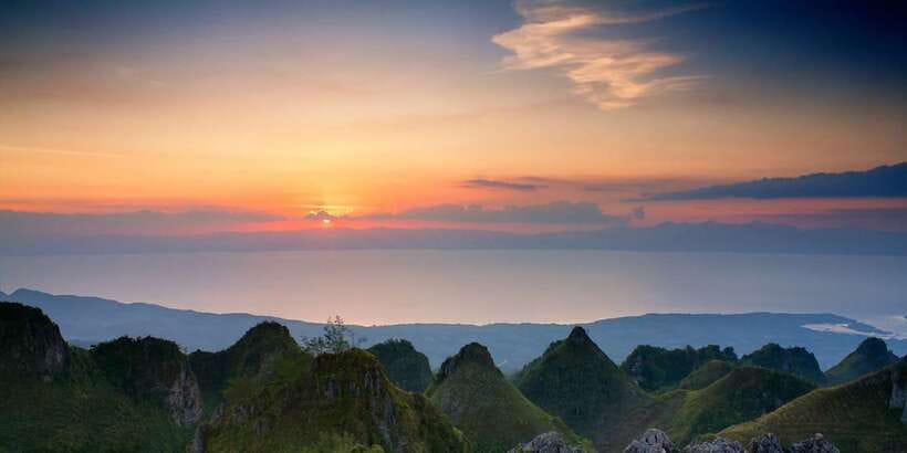 Cebu: Osmeña Peak and Kawasan Falls Canyoneering Day Trip - Lunch in Badian before the main event