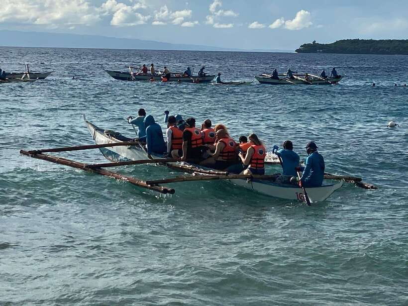 Cebu: Whalesharks, Sumilon Sandbar & Tumalog Falls Tour - Lunch in Oslob keeps the day moving