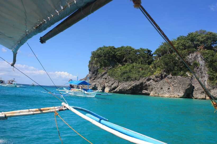 Coron: Barracuda Lake and Reef Garden Tour with Lunch - Skeleton Wreck for an approachable underwater stop