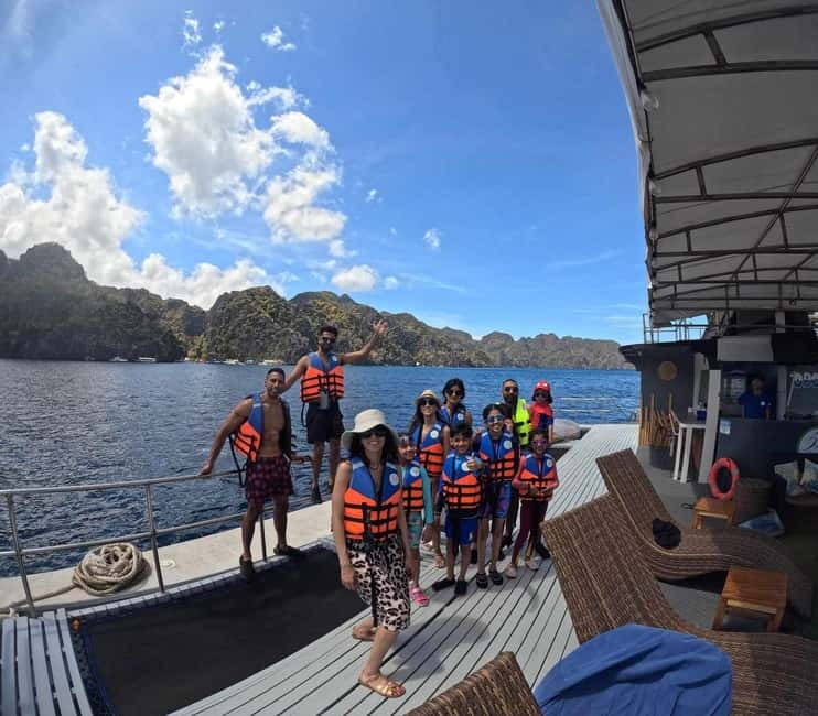 Coron Island: Premier Trimaran Tour - Kayangan Lake, Banol Beach, and Skeleton Wreck