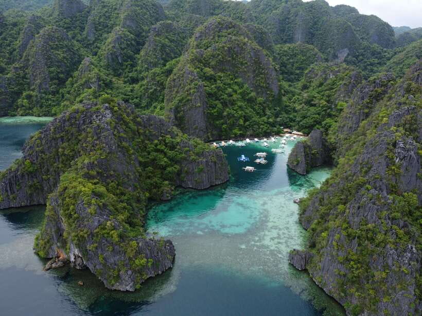 CORON:ISLAND TOUR A Lakes and Snorkeling with Corals - The guide and crew can make the difference