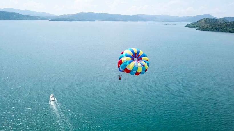 Coron: Parasailing Experience - Taking off from Coron Harbor Square