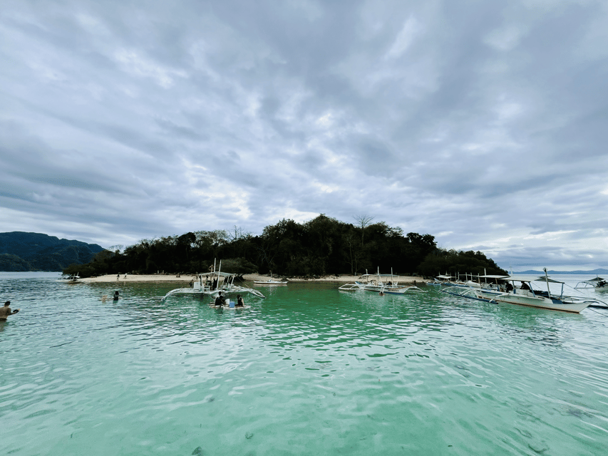 Coron: Private Boat Hire with Bespoke Guided Tour - How the private format changes the day