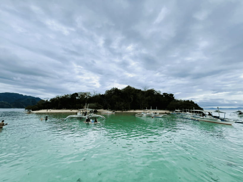 Coron: Private Boat Hire with Bespoke Guided Tour - Comfort, safety, and what to bring
