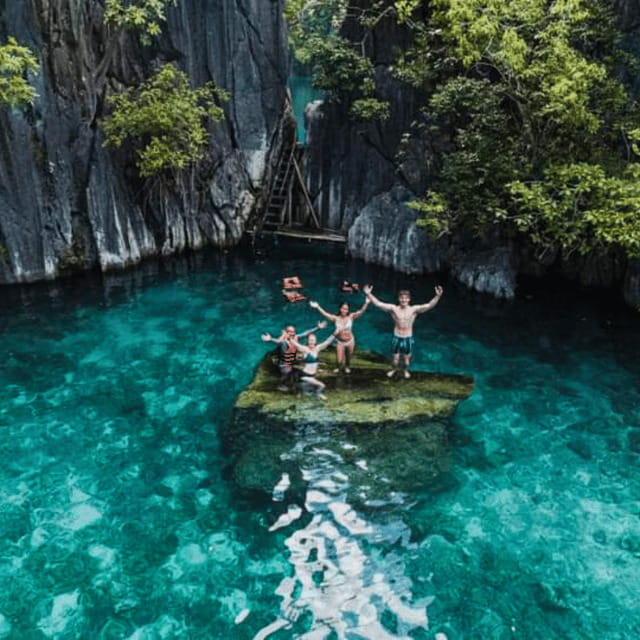 Coron: Super Ultimate Island-Hopping with Lunch & Transfers - The boat, guide, and group experience